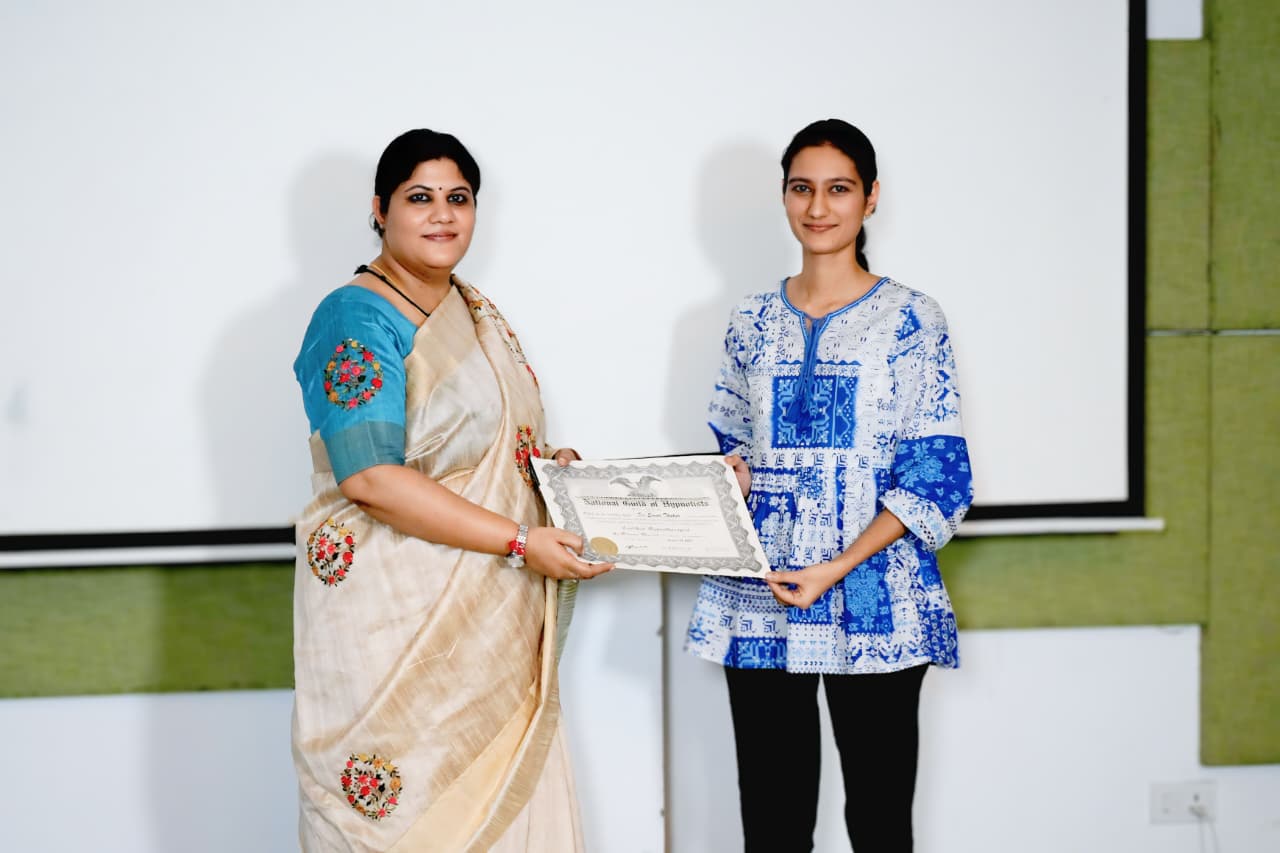 swati Thakur with certificate
